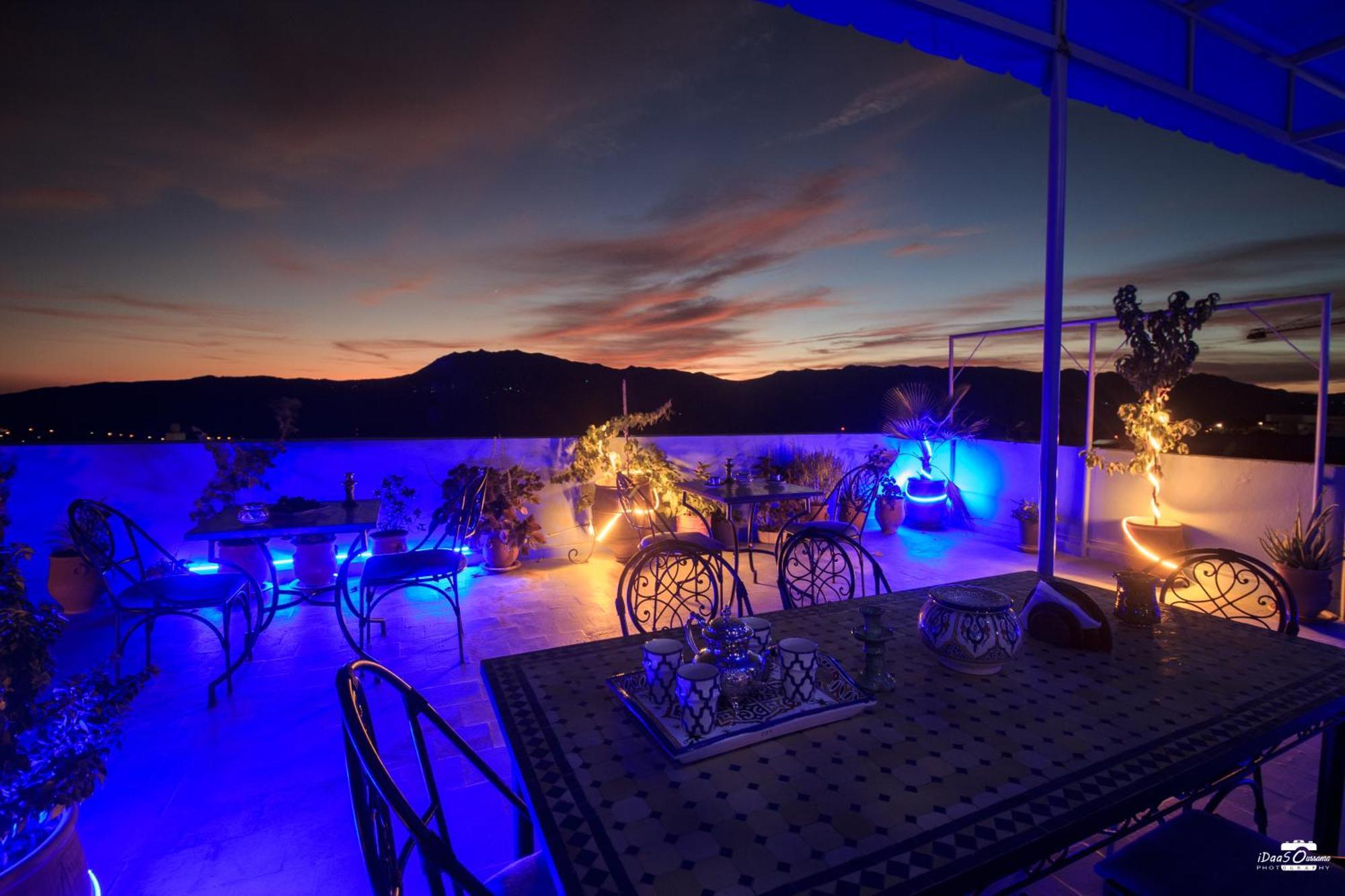 Casa Voyager 'Secret Garden Terrace' Apartment เชฟชาอูน ภายนอก รูปภาพ