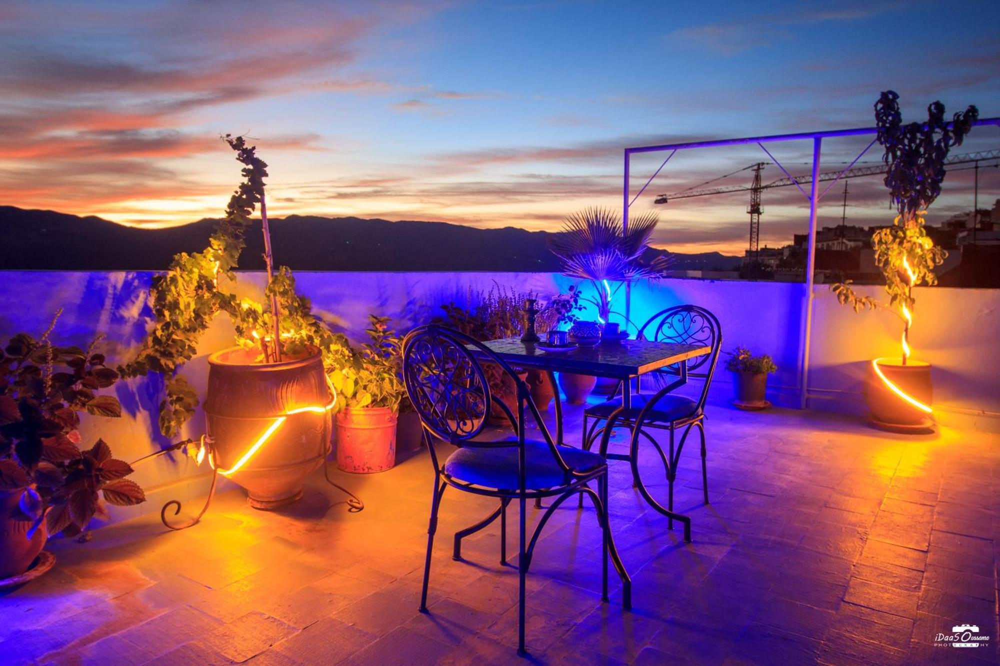 Casa Voyager 'Secret Garden Terrace' Apartment เชฟชาอูน ภายนอก รูปภาพ