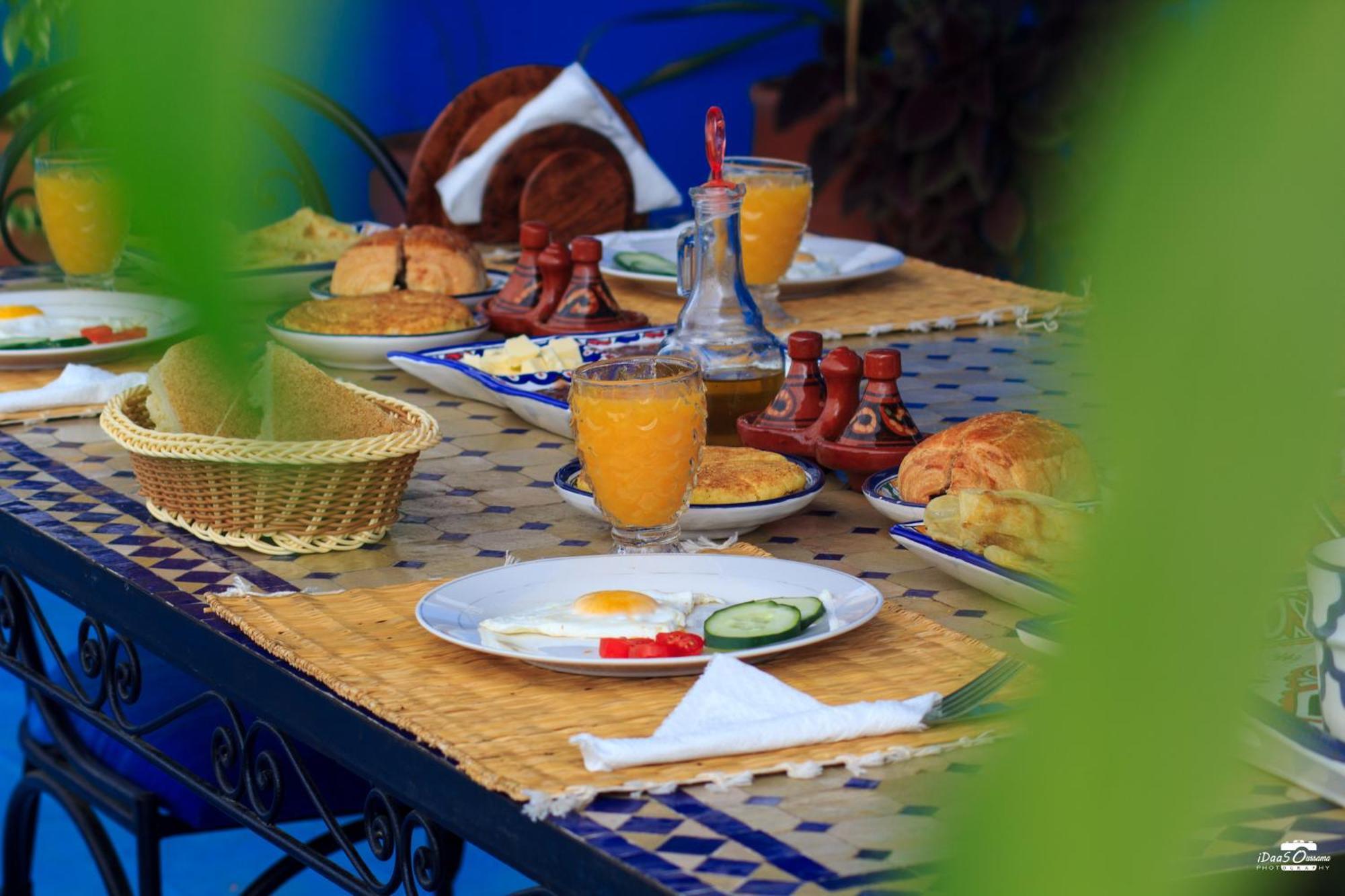 Casa Voyager 'Secret Garden Terrace' Apartment เชฟชาอูน ภายนอก รูปภาพ